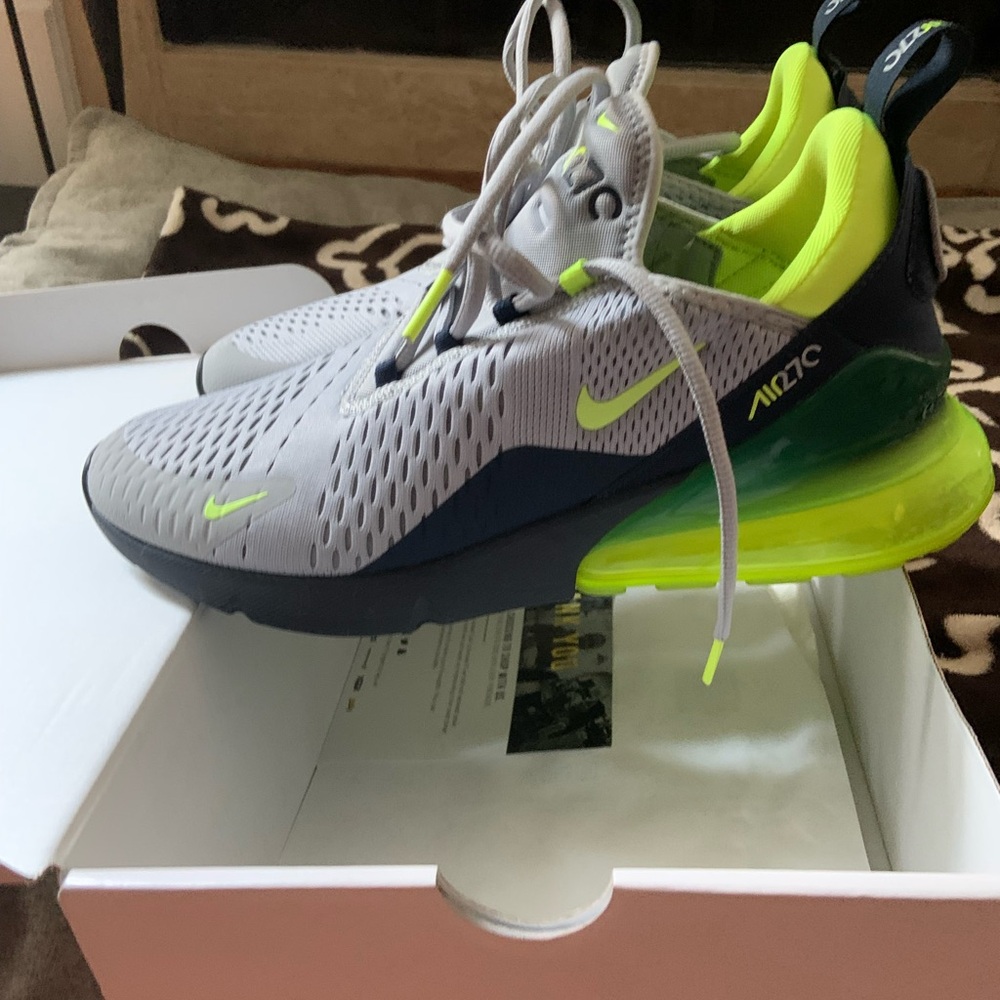 Nike 270 size 10/worn once!